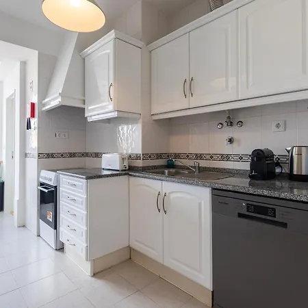 Classy 3-bedroom By Lovelystay * Lisboa