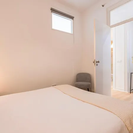 公寓 Classy 3-bedroom By Lovelystay *
